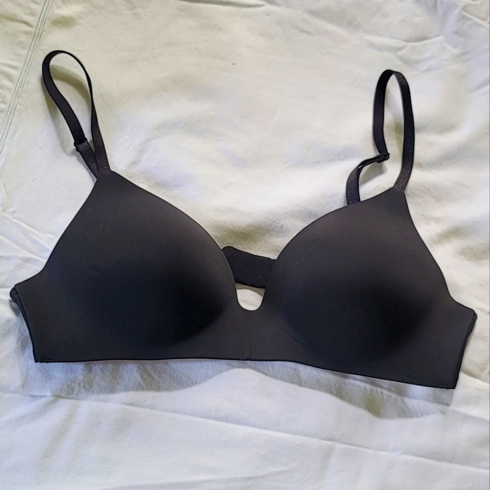 Victoria's Secret T-Shirt Lightly Lined Wireless Bra - Size 36B - Black